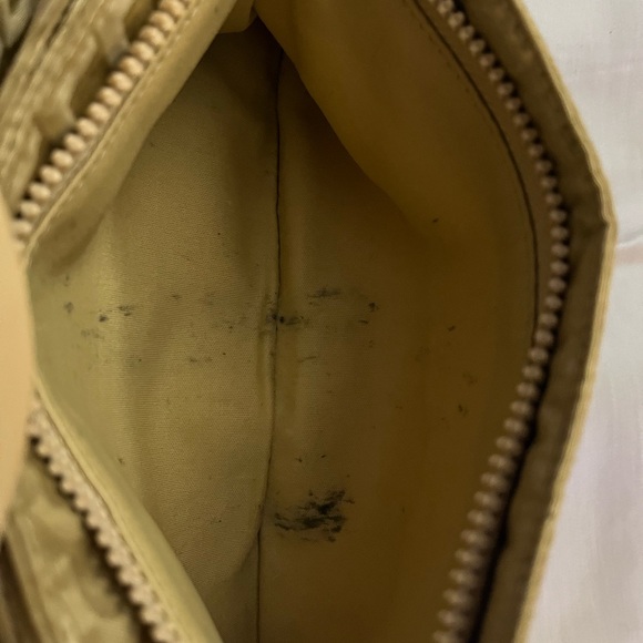 Fendi Gold Monogram Shoulder Bag Luxurious Design - Picture 4 of 11